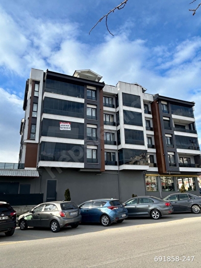 Cadde üzerinde harika lokasyonda 3+1