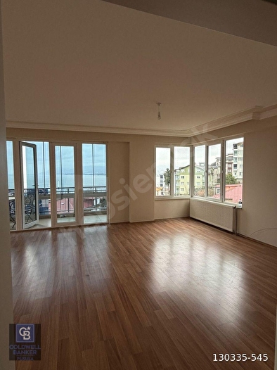 Kirazlimanı mahallesinde Deniz manzaralı daire