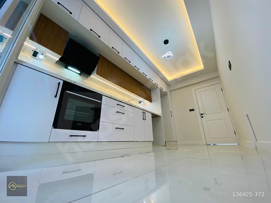 HERDEM'DEN AKÇAY İKİZÇAYDA AYRI MUTFAKLI MASRAFSIZ 2+1 DAİRE