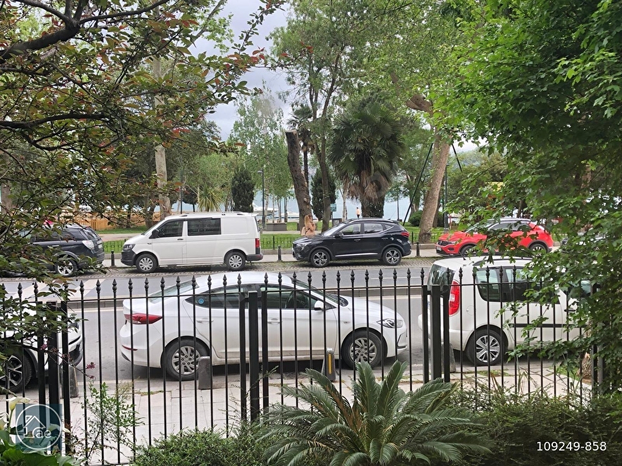 Bebek Parkı Karşısında Özel Apartmanda Satılık Daire