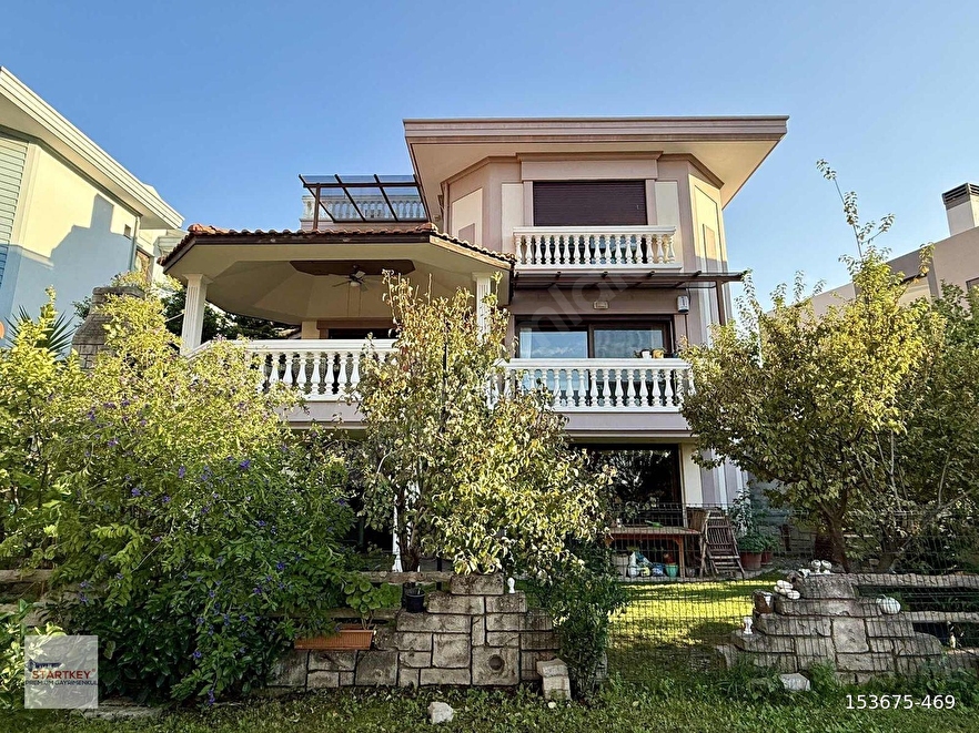 Premium'dan Güzelbahçe Ekonomi Ünv. yakını 5+2 Satılık Villa