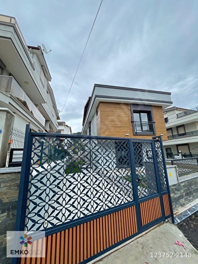 ÖZDERE ÇUKURALTI MERKEZİNDE ULTRA LÜX VİLLA (EMKO)