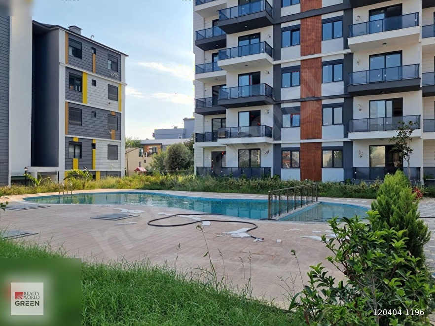 ALTINTAŞ'DA SİTE İÇİNDE HAVUZLU ARAKAT SATILIK 1+1 DAİRE
