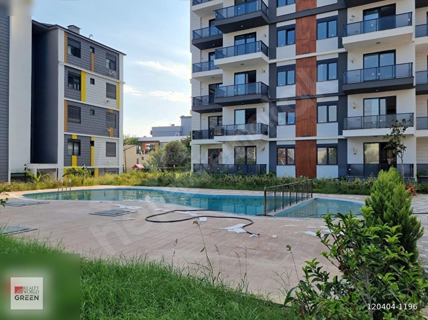 ALTINTAŞ'DA SİTE İÇİNDE HAVUZLU ARAKAT SATILIK 1+1 DAİRE