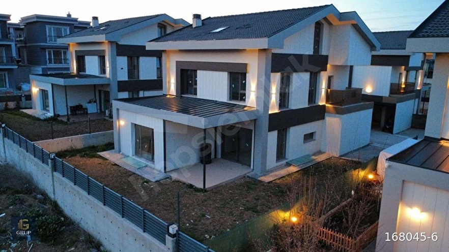 YENİ BAĞLICA CADDESİNDE LÜKS VİLLA