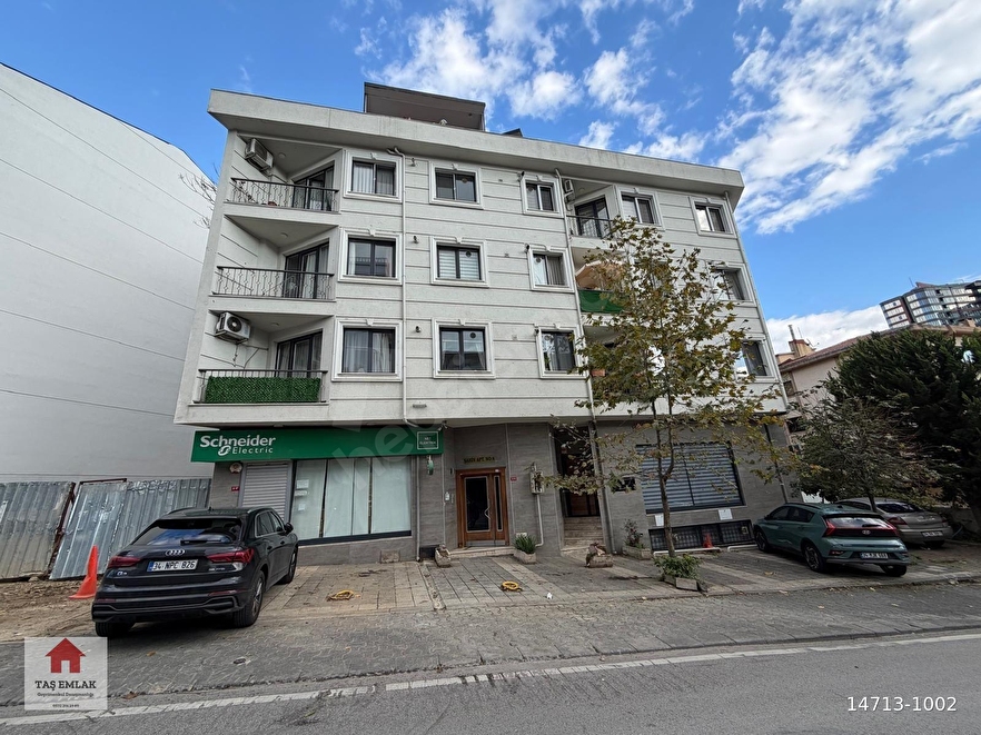 Kadıköy Acıbadem E-5 Metro, Akasya Avm Yakın Yeni Binada 2+1 Ara Kat