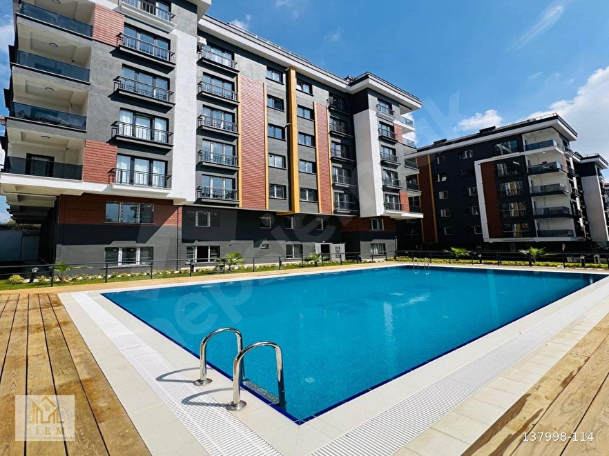 SİEM'DEN BEYLİKDÜZÜNDE HAVUZLU SİTE İÇİ EMSALLERİNİN ALTINDA 2+1!