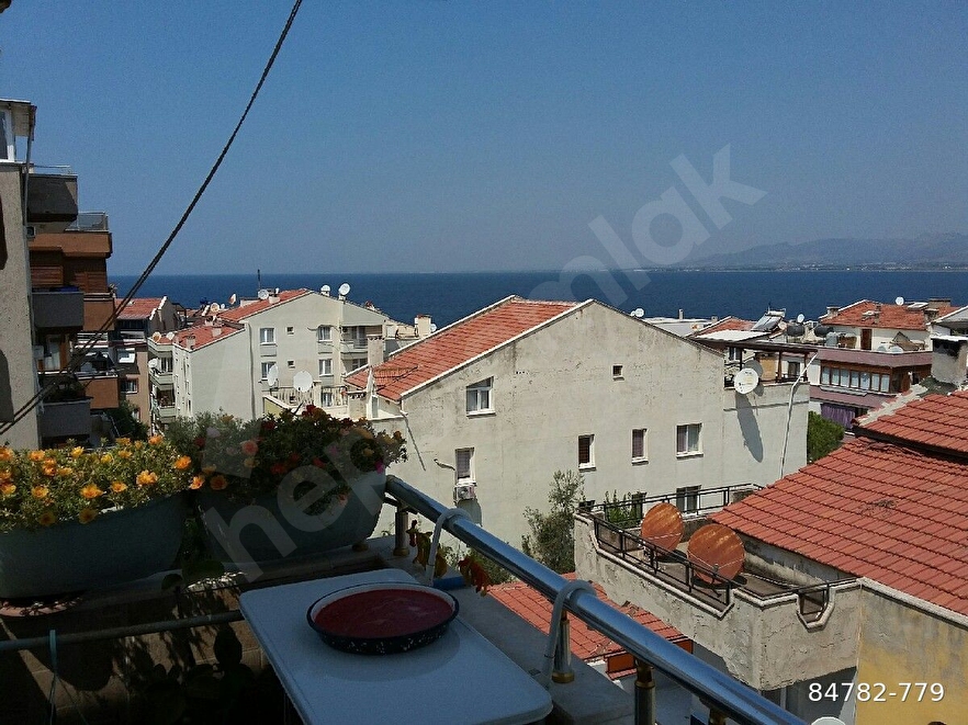 Dikili yakamozda Satılık deniz manzaralı daire