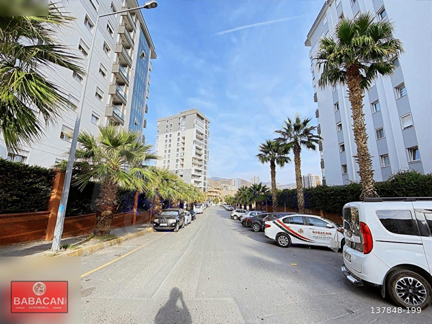 Karşıyaka Zeytin Evlerinde Havuzlu - Güvenlikli 3+1 'Boş' Daire