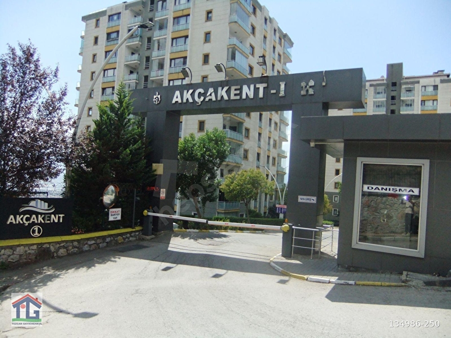 AKÇAKENT-1 SİTESİNDE SATILIK 3+1 KULLANIMA HAZIR BOŞ DAİRE.