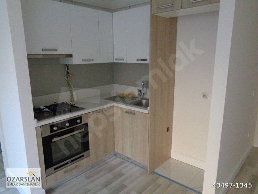 Sefaköy'de Satılık Site İçi 1+1 55 m2 Temiz Boş Daire_Özarslan