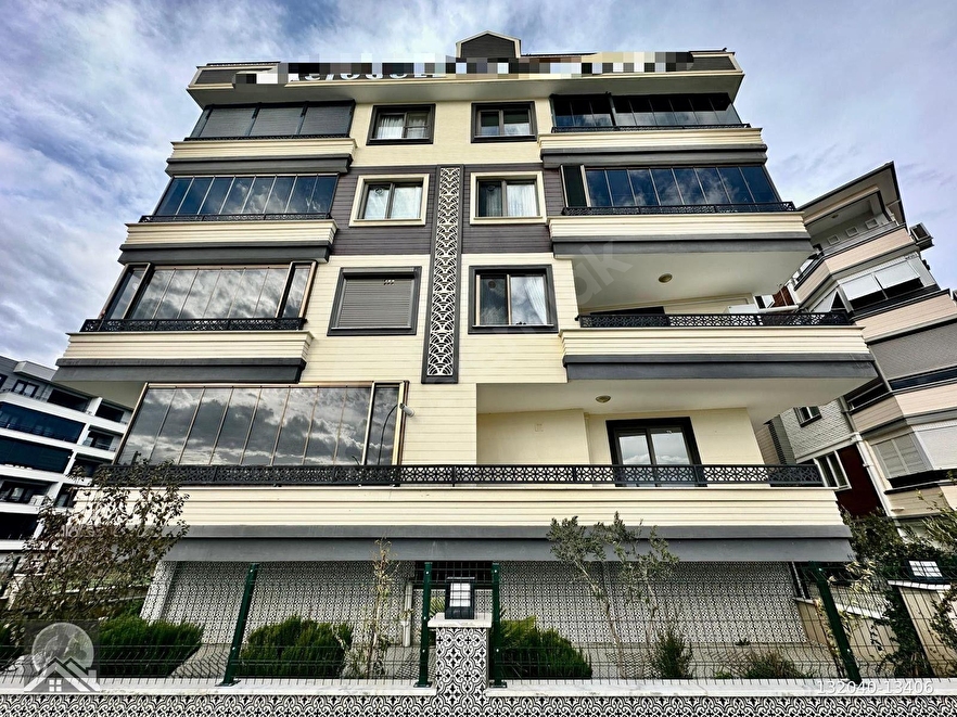 ꧁AY EMLAKTAN꧂AKÇAY'DA KAPALI OTOPARKLI KOMBİLİ DENİZE YAKIN ASANSÖRLÜ SATILIK 2+1 YENİ LÜKS DAİRE