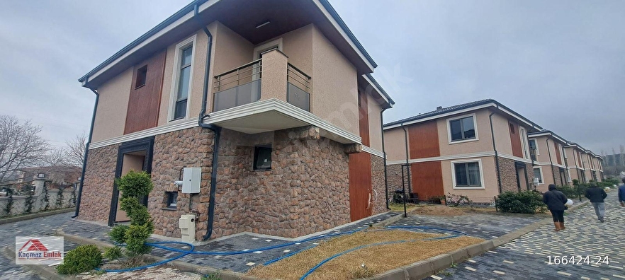 ÇANAKKALE MERKEZ ADLİYE BÖLGESİNDE SATILIK 4+1 SATILIK MÜSTAKİL TAŞ EV