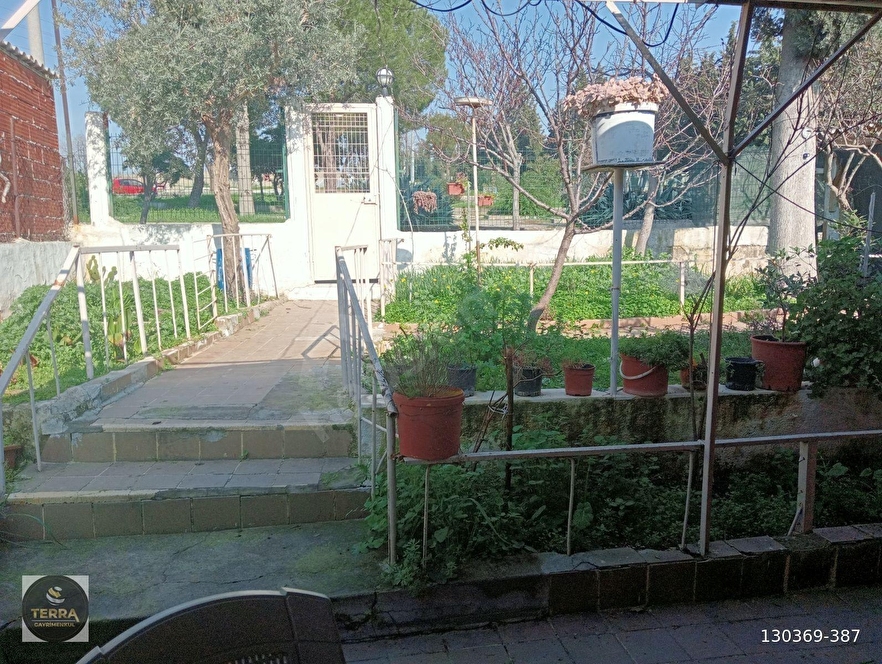 BUCADA KÖŞE KONUMLU 174 M2 ARSADA BAHÇELİ İMARLI MUSTAKİL EV