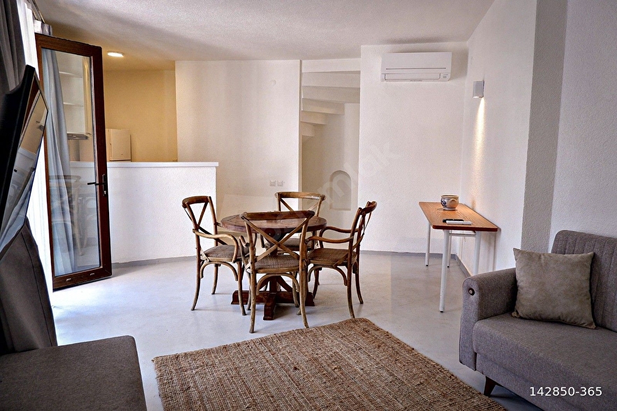 Marmaris Yat Limanı ve Kale Civarında Satılık Dubleks Ev