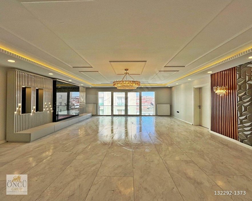 BEYLİKDÜZÜNDE ÖNCÜ GRUPTAN ULAŞIMA YAKIN 2+1 SATILIK DAIRE