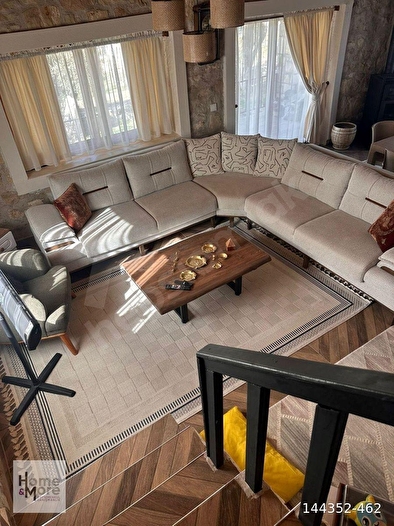 Urla Ovacık'ta 300 m2 içinde Taş EV