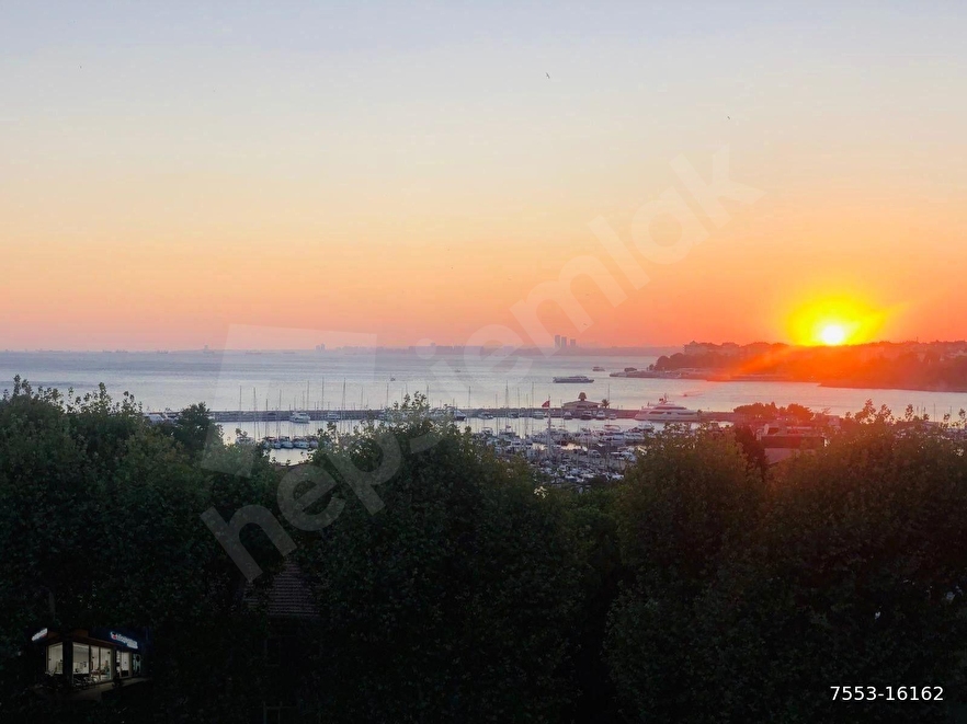 FENERBAHÇE SAHİL'DE KAPANMAZ DENİZ MANZARALI E.BANYOLU, BALKONLU 155m2 3+1 DAİRE