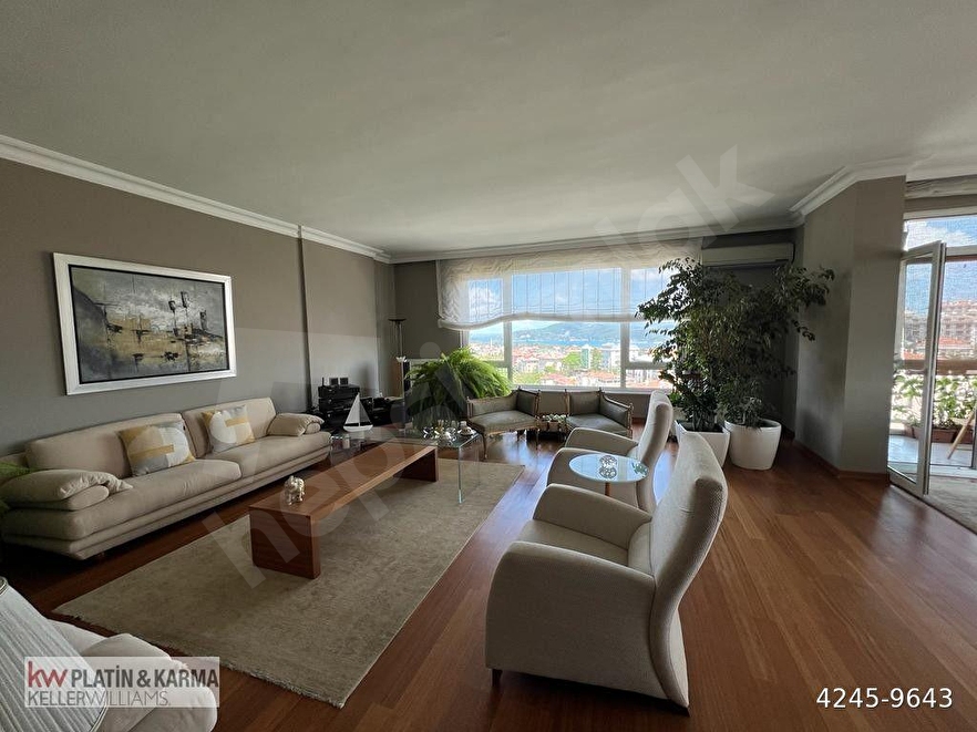 TARABYA'DA BUTİK SİTE,BOĞAZ MANZARALI SATILIK 4+2 ÇATI DUBLEKS