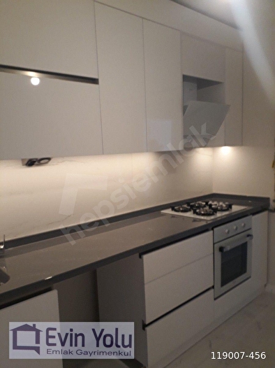 DİKMEN CADDE ÜZERİ bankalar durağında A DAN Z YE YENILENMIŞ BAHÇE KULLANIMLI SÜPER Lüx 2+1GENİŞŞ D