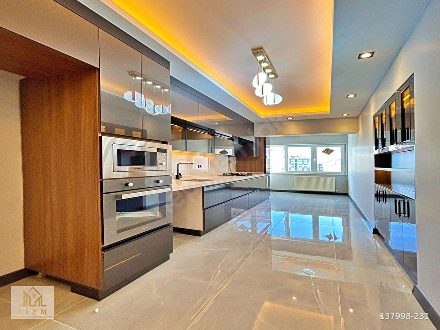 SİEM'DEN BARIŞ MAHALLESİN'DE METROBÜSE YAKIN ÖZEL TASARIM 3+1!