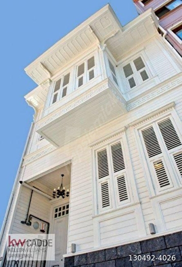 Kadıköy Merkezde Satılık Bahçeli Tescilli Köşk
