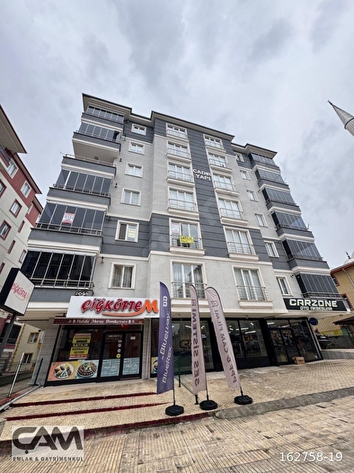 ÇAM EMLAK CEMİL BEY CADDESİNDE EBEVEYN BANYOLU 3+1 ARAKAT DAİRE