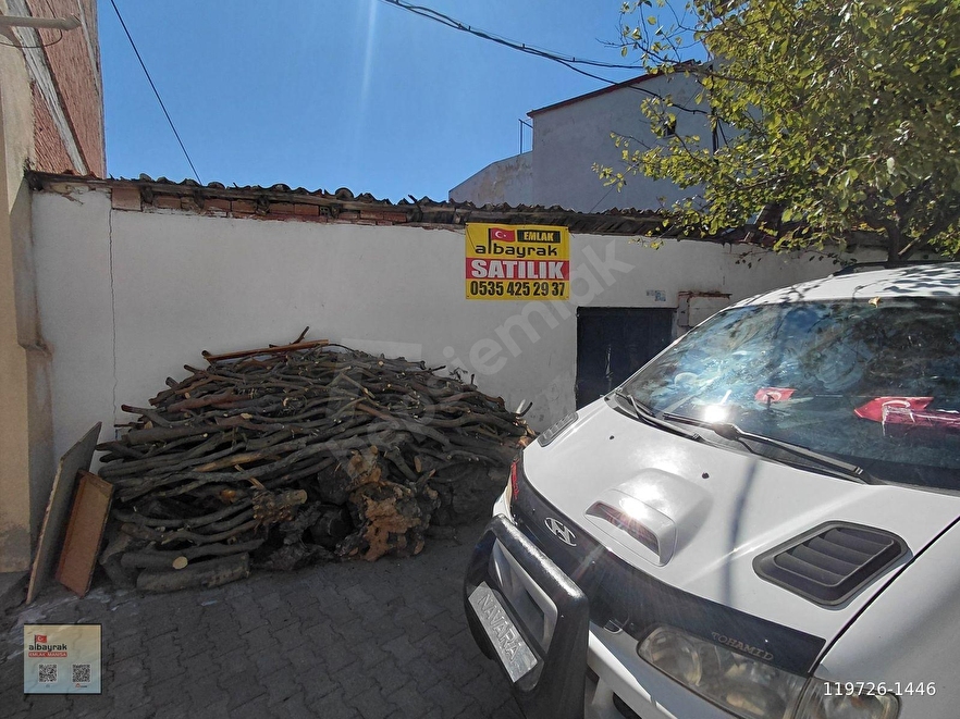 AKHİSAR ZEYTİNLİOVA DA SATILIK 226 M2 BOŞ ARSA FİYATINA KÖY EVİ