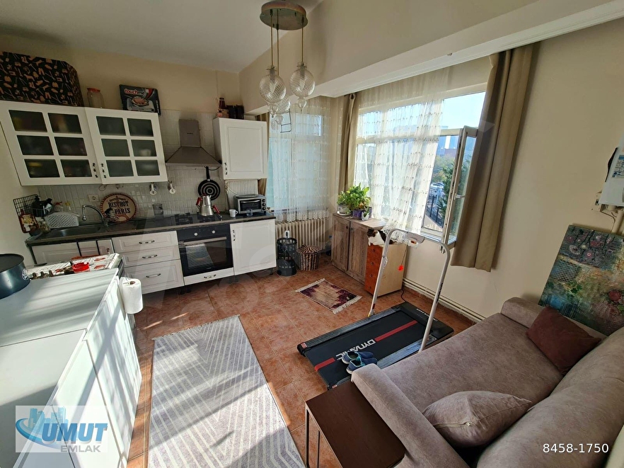 BAHÇELİEVLER MERKEZDE KADİR HAS ARKASI ARA KAT SATILIK DAİRE