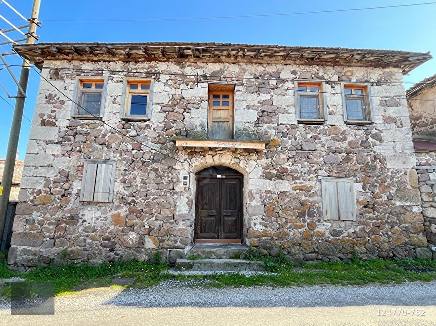ÇANAKKALE EZİNE BOZELİ KÖYÜNDE SATILIK TAŞ EV