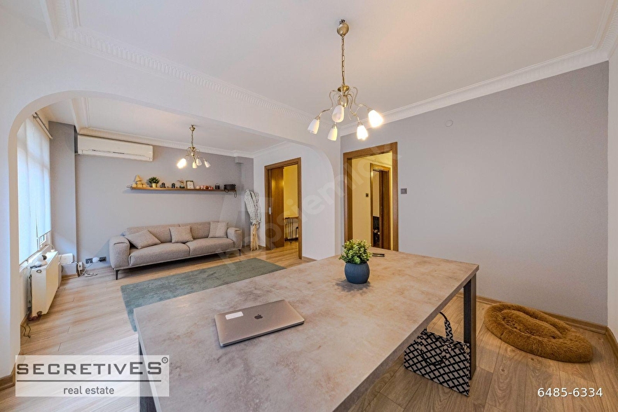 ARNAVUTKÖY 'DE DENİZE 1 DK,100M2,3+1,YENİLENMİŞ-BALKONLU ARA KAT