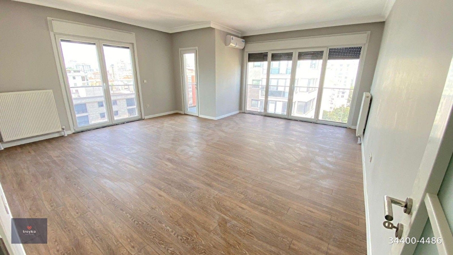 KADIKÖY BAĞDAT CADDESİ 3+1 SATILIK DAİRE TROYKA'DAN