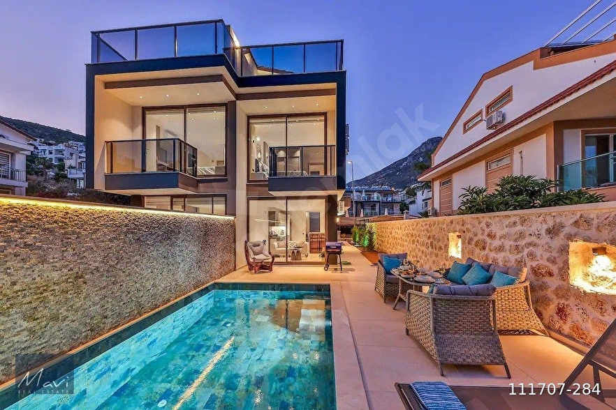 Kalkan merkezde, özel havuzlu, 2+1 Villa