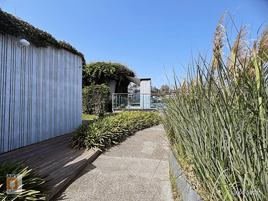 Ortaköy sitede salon iki oda iki banyo modern dekorasyonlu daire