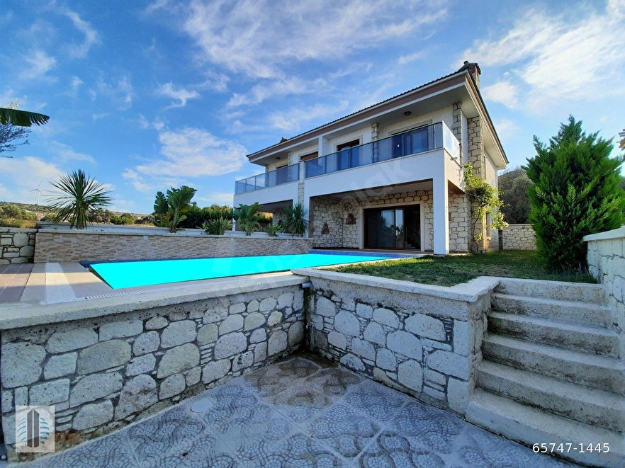 (K1445) Denize yakın, müstakil havuzlu,  4+1 taş dublex villa.