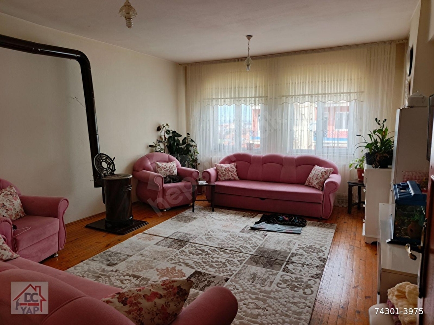 ÇORUM KALE MAH. CENGİZ TOPEL CADDESİ ÜZERİNDE SATLIK 2+1 DAİRE