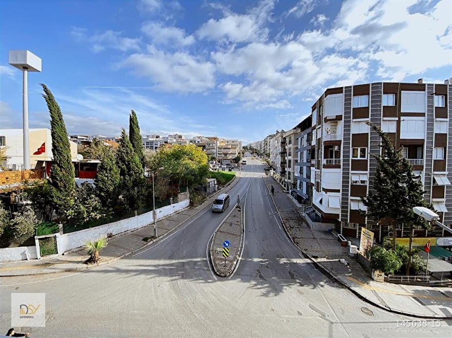 Buca Erdem Caddesinde Satılık 3+1 Arakat Önü Açık 145m2 Daire