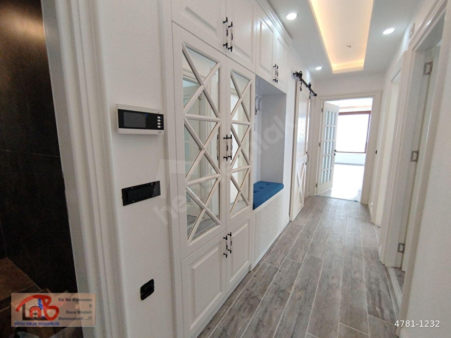 GÜZELOBA'DA  DENİZ MANZARALI SİTEDE HAVUZLU D.GAZLI MASRAFSIZ 3+1 SATILIK DAİRE