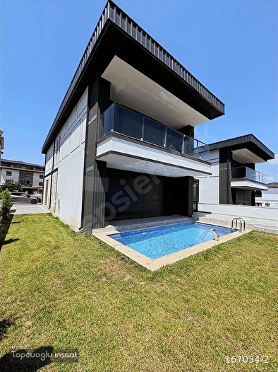 KOCAELi BAŞİSKELE Yuvacık paşadağ mah satılık 4+1 satılık villa