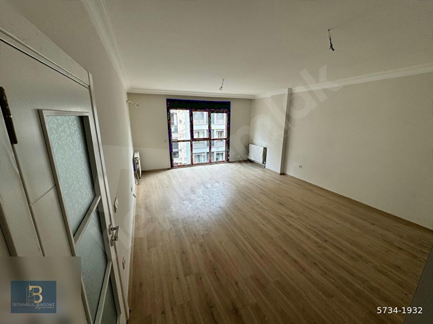 BAĞDATTAN KÜÇÜKYALI SAHİLDE MUHTEŞEM KONUMDA ÖN CEPHE