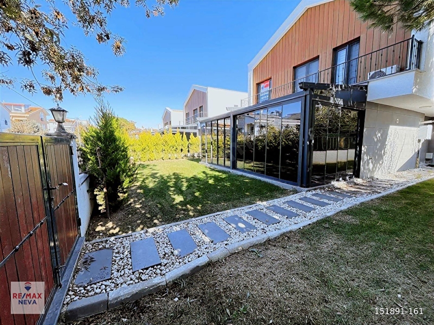 SİLİVRİ ALTINORAK SİTESİNDE SATILIK VİLLA