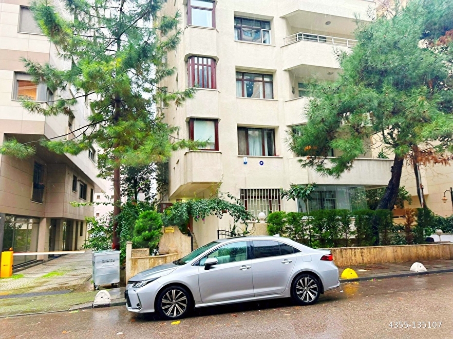 SUADİYE VAKKO ARKASI 4 BALKON 3 BANYO 250m2 ARA KAT SATILIK 5+1