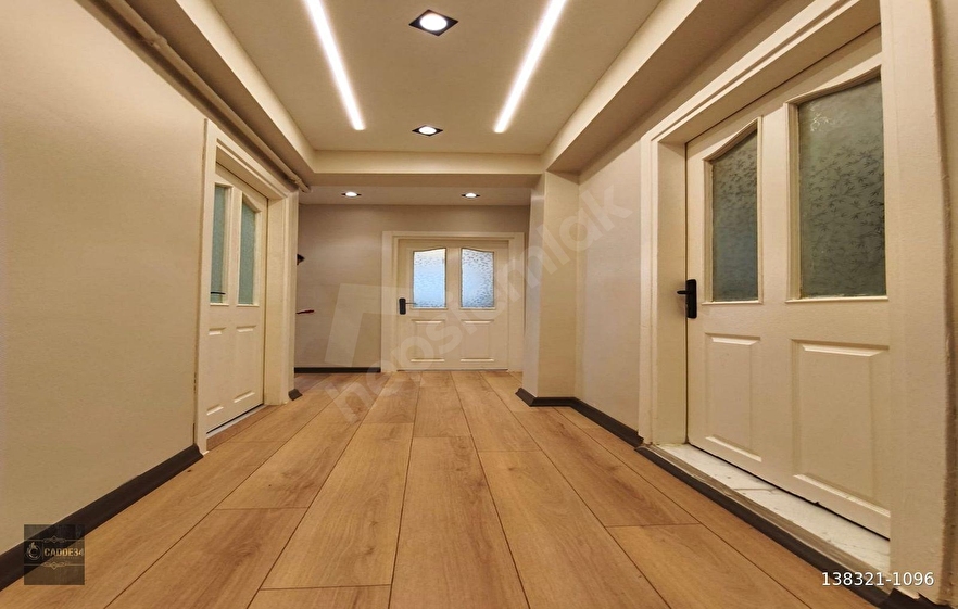 MERKEZİ KONUMDA İSKANLI ALTINDA SIĞINAK BULUNAN İÇİ YAPILI KREDİYE UYGUN 2+1 BAHÇE KATI