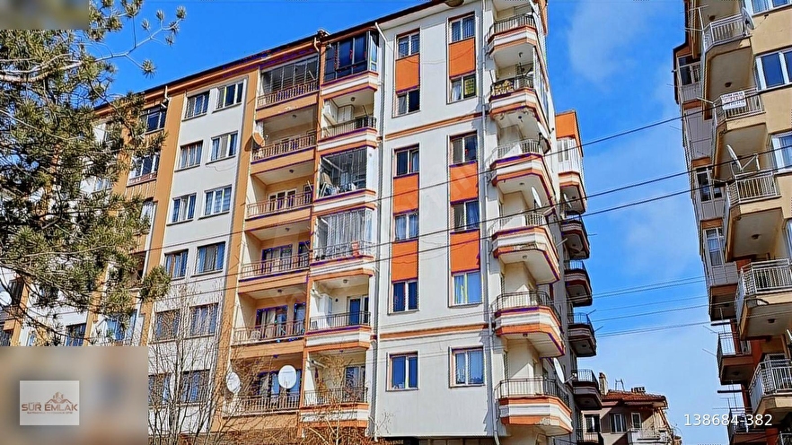 AFYONKARAHİSAR MERKEZ KOCATEPE MAHALLESİNDE SATILIK ARAKAT DAİRE