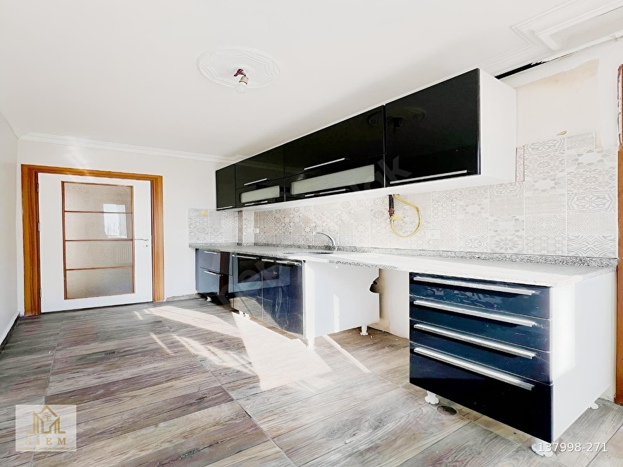 BEYLİKDÜZÜ SİEM'DEN KAPALI OTOPARKLI ARA KAT 2+1 DAİRE!!