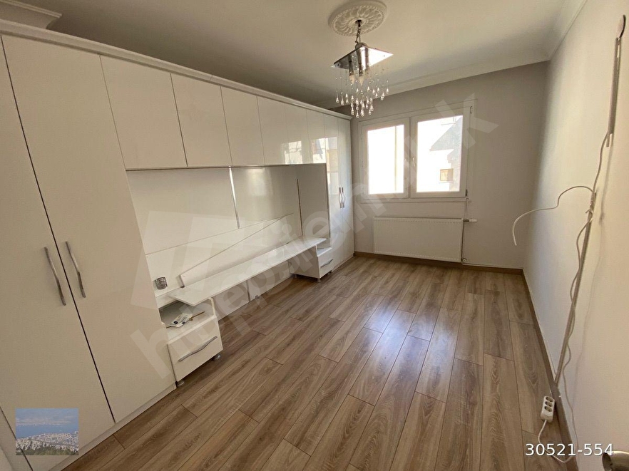 Balçova’da ekonomi üniversitesi yakını bir termal mahalle çok bakımlı daire