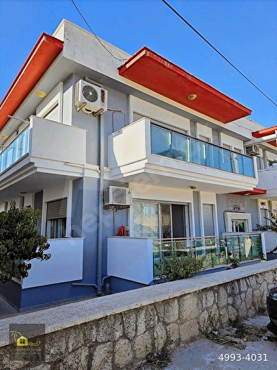Çeşme Çiftlikköy'de Satılık Bahçe Katı 3+1 Daire
