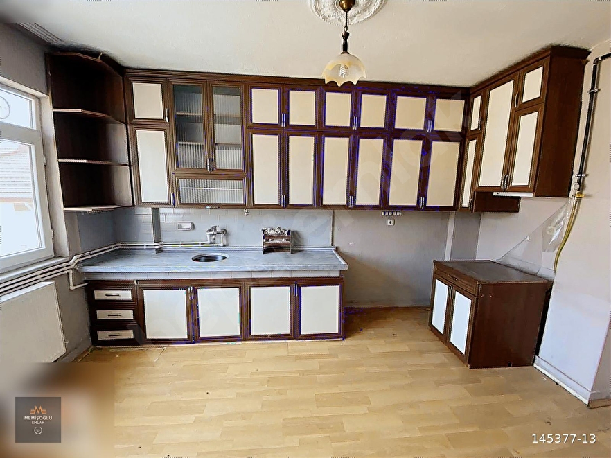 MEMİŞOĞLU EMLAK'TAN SATILIK ÇARŞIYA YAKIN 2.KAT 2+1 DAİRE