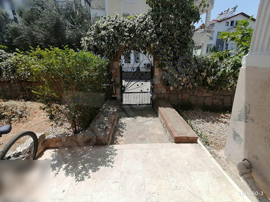 Taşyaka mahallesi çıraklık eğitim merkezi yakınında Satılık 3+1