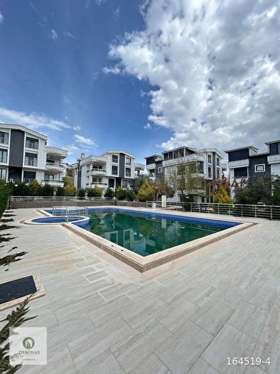 DERONAS'TAN KÜÇÜKKUYU MIHLI HAVUZLU SİTEDE 3+1 BAHÇE KATI DAİRE